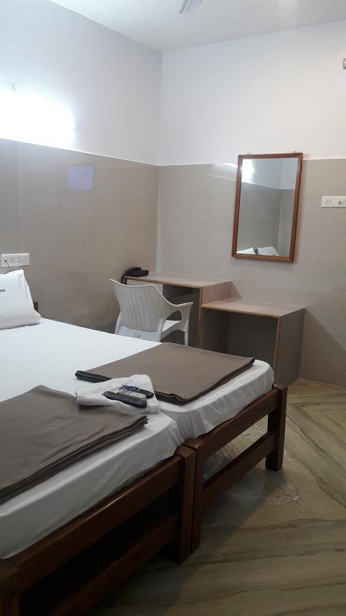 Hotel Saravanaa