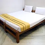 Hotel Saravanaa